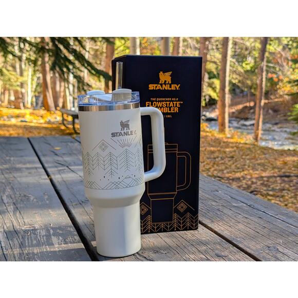 Stanley Halloween Winterscape Quencher H2.0 FlowState Tumbler 40 OZ Limited - Picture 10 of 10